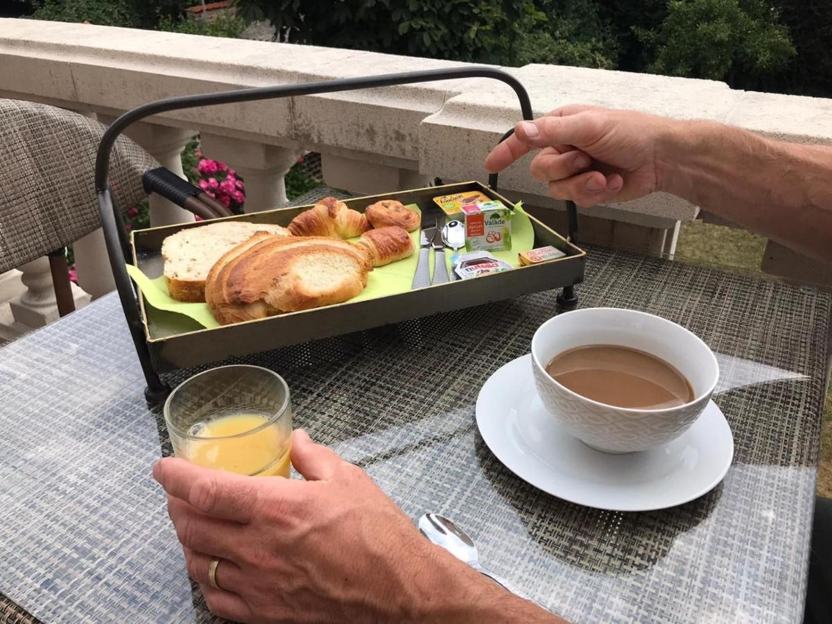 A La Villa Perroy Les Chambres Sont Spacieuses Et Les Petit-Dejeuners Offerts Dunkirk Exterior foto