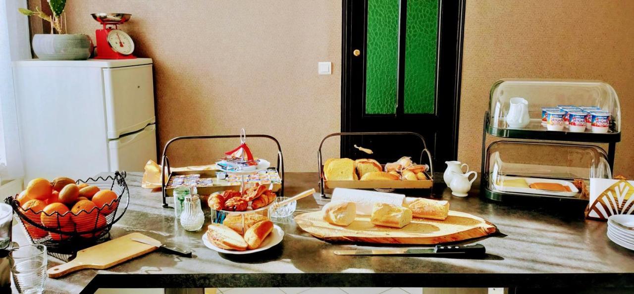 A La Villa Perroy Les Chambres Sont Spacieuses Et Les Petit-Dejeuners Offerts Dunkirk Exterior foto